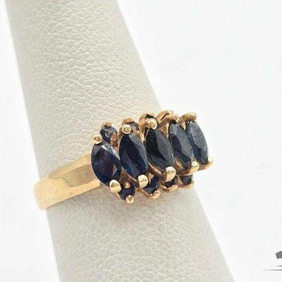 #724 • 14k Gold and Sapphire Ring, 3.8g
