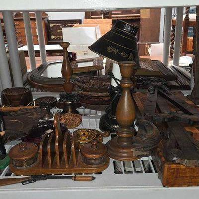 #2286 • Lamp, Wooden Coaster Set & More
