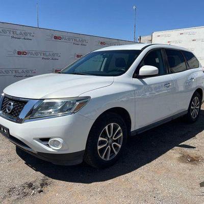 #260 • 2014 Nissan Path Finder 4x4
