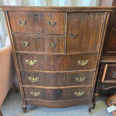 #5006 • Wooden Dresser
