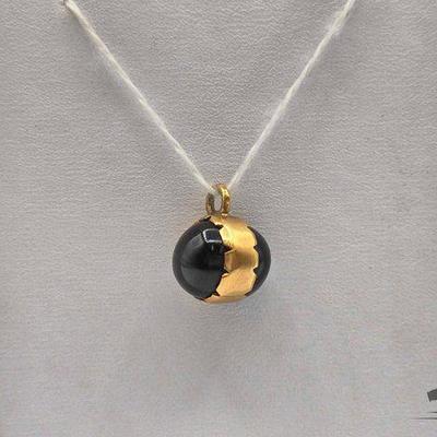 #610 • 18k Gold and Semi-Precious Stone Pendant, 2.7g
