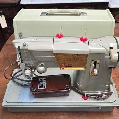 #2232 • Singer Sewing Machine & Case
