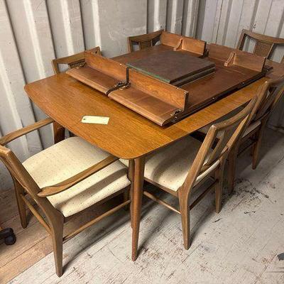#7010 • Heritage Henderson Dining Suite & Buffet
