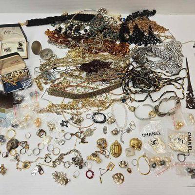 #1034 • Costume Jewelry
