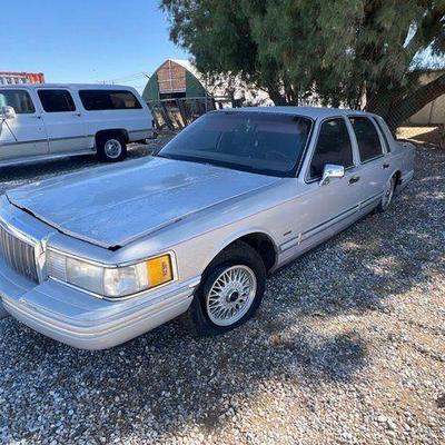 #315 • 1992 Lincoln Town Car
