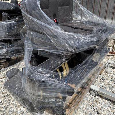 #90016 • 3 Rear Car Seats
