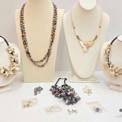 #1020 • Pearl and Abalone Jewelry, 517g

