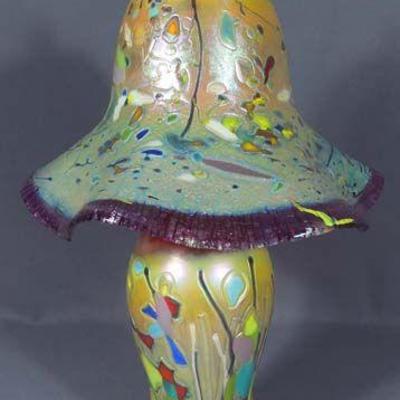 BEAUTIFUL HAND BLOWN ART GLASS TABLE LAMP