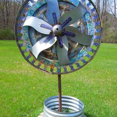 VERY LARGE VINTAGE STEEL OUTDOOR GARDEN ORNAMENT