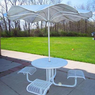 UNUSUAL VINTAGE METAL & STEEL FOUR SEAT PATIO SET