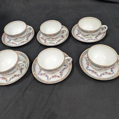 Antique Royal Worcester Tea Cups & Saucers Set