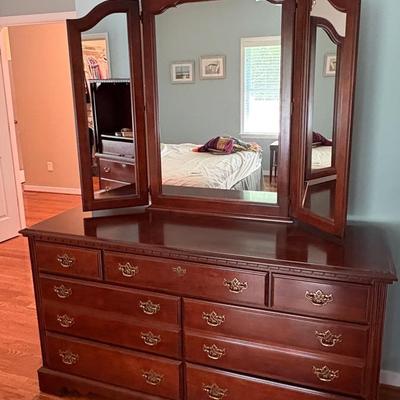 Broyhill Dresser With Tri-Fold Mirror