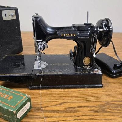 Vintage Featherweight Singer Sewing Machine # AM782991