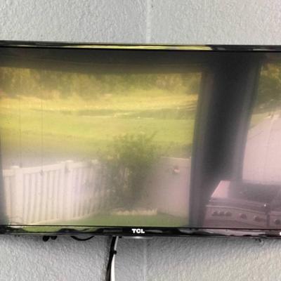 27" TLC Roku TV With Remote (Does Not Include Wall Mount) 