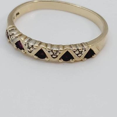 Beautiful 10k Yellow Gold, Ruby and Diamond Chip Ring Size 8