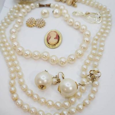 Faux Pearl Cameo Gold Tone Classic Costume Jewelry Lot
