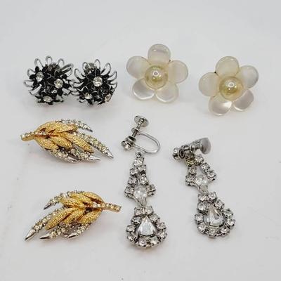 4pc Vintage Clip Or Screw Back Lucite Rhinestone 