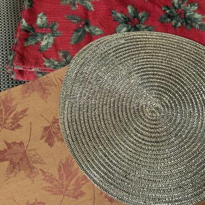 Collection of Placemats - Neutral and Holiday Décor 
