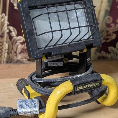 Workforce Halogen Light. Needs New Bulb