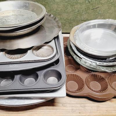 Instant Kitchen Baking Lot - Pie Pans Muffin Tins and More - No Shipping 