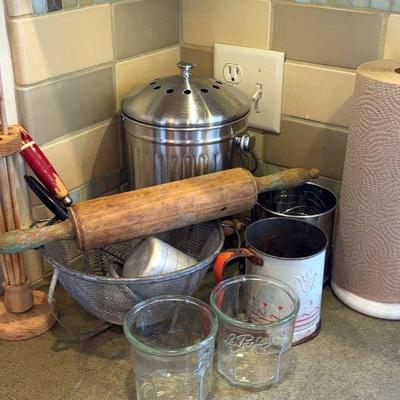 Vintage kitchen some not vintage