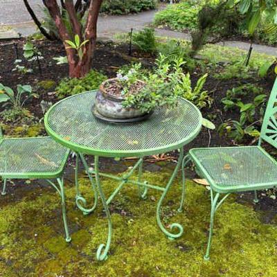 Three piece patio set in green