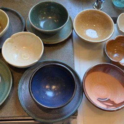 A mixed lot of stoneware