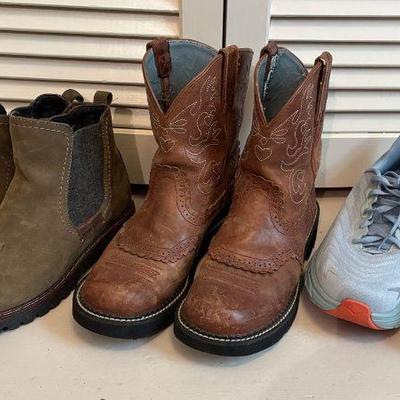 Ariat josef seibel and hoka, women’s 9