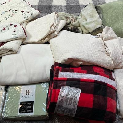 Massive Bedding Lot King Size 