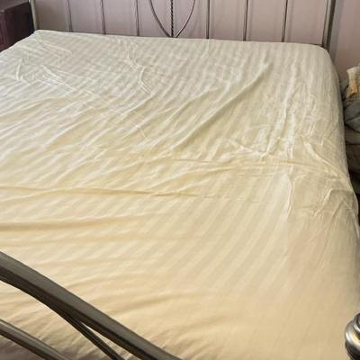 Queen Size Silver Metal Bedframe 