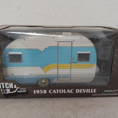 Limited Edition Greenlight Hitch & Tow Catolac DeVille 1/24 Die Cast Metal Camper - New in Box