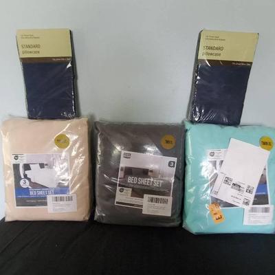 (3) Utopia Twin XL Bed Sheet Sets & (2) Standard Pillowcases