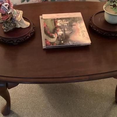 Coffee table victorian style oval
