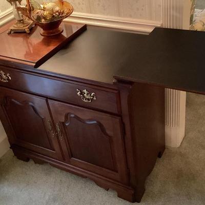 Buffett server fold out table