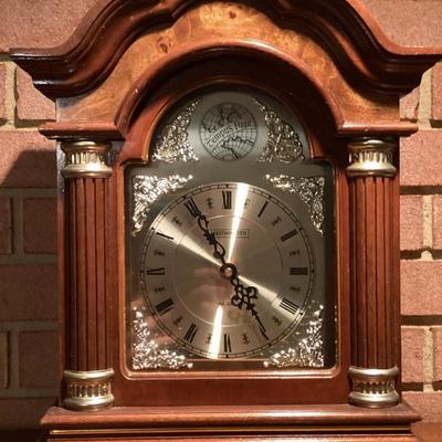 Clock mantel