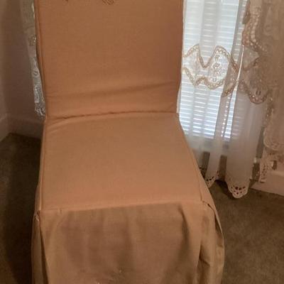 Sale Photo Thumbnail #151: Chair with beige cover with flowers