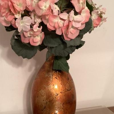 Vase gold with flowers