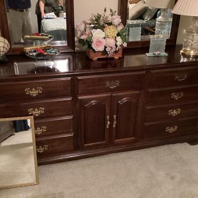 Dresser 8 drawers mahogany dresser double mirror and cabinet