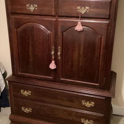 Chest of drawer 3 drawers and cabinet