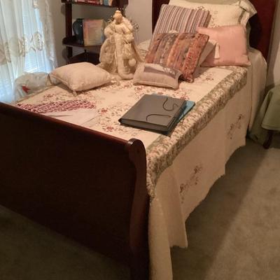 Full size bed sleigh