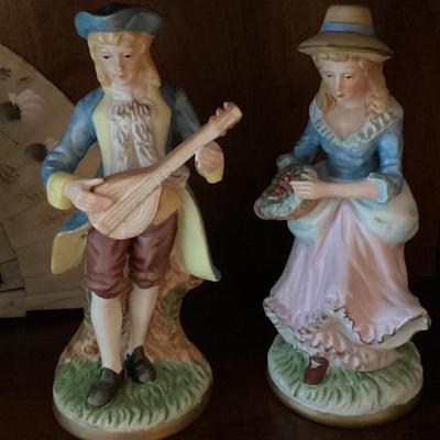 Figurine man and woman with musical instrument