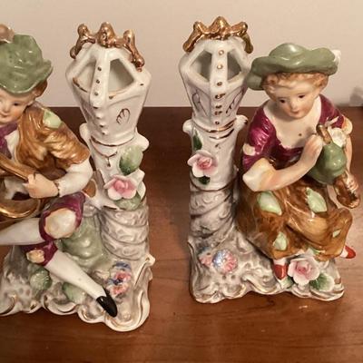 Figurine boys with instruments