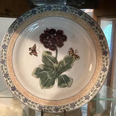 Sale Photo Thumbnail #113: Decorative plate floral pattern