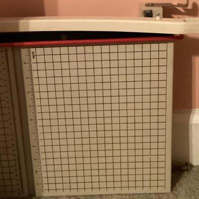 Paper cutter