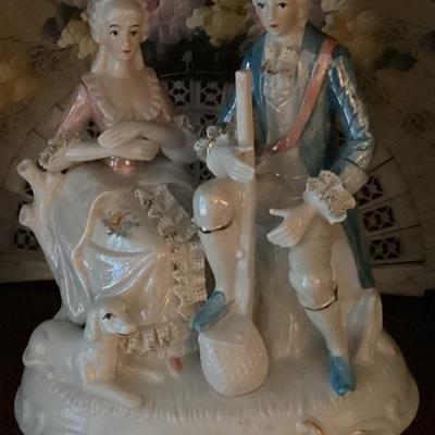 Figurine vintage french provential courting