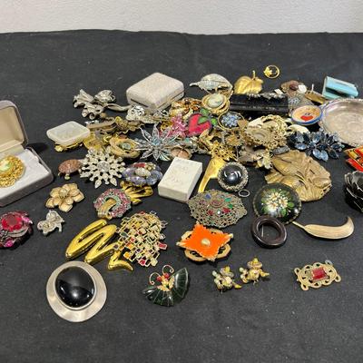 Vintage Pins & Brooches Mystery Lot 