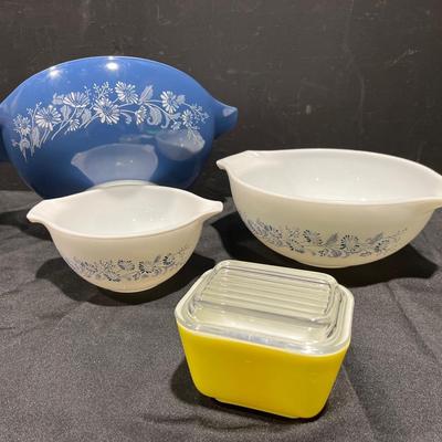 Vintage 1983 Pyrex Colonial Mist Bowls + Refridgerator Dish