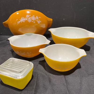 Vintage Pyrex Cinderella Butterfly Nesting Mixing Bowls + Refridgerator Dish 