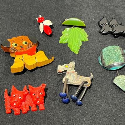 Vintage 40s-60s Bakelite Pins, Brooches, & More 