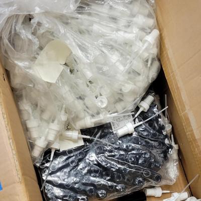 1 oz Blue Glass Bottles & White Sprayers - NEW